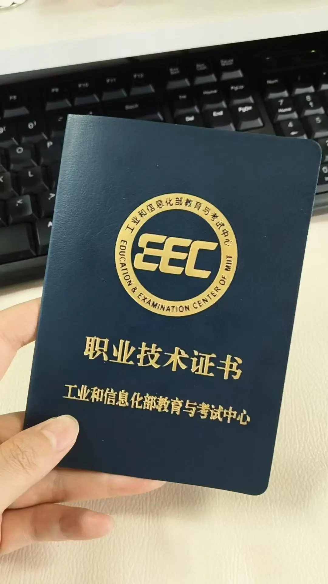 选择AIGC应用工程师证书报考机构要看什么？